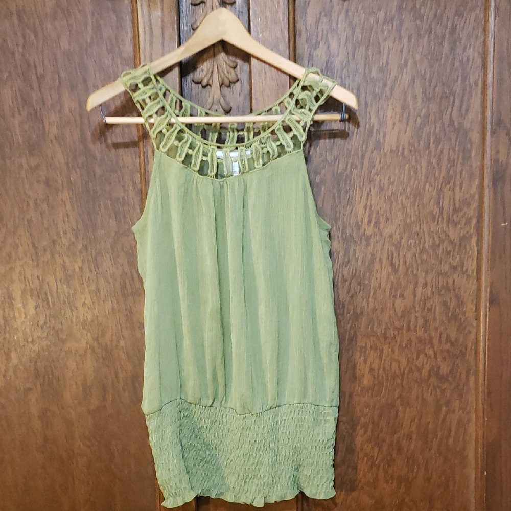 Charlotte Russe Green Sleeveless Womens Blouse ,Embeleshed neckline, Size Medium